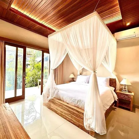 Ayis House